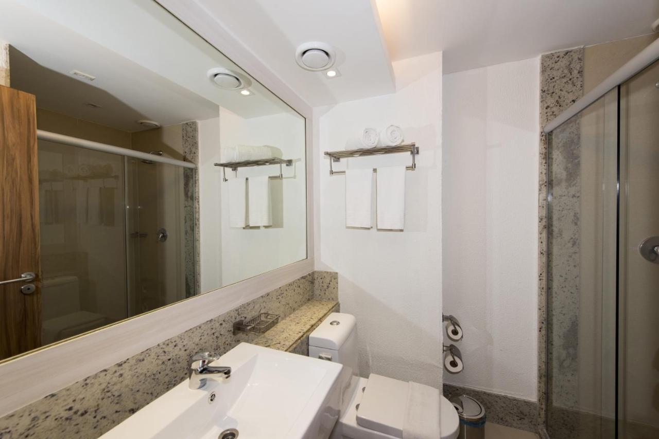 Quarto Duplo Standard com 2 Camas de Casal